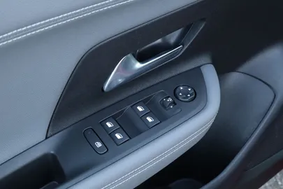 Car image 30