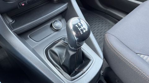 Car image 32