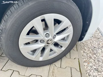 Car image 33
