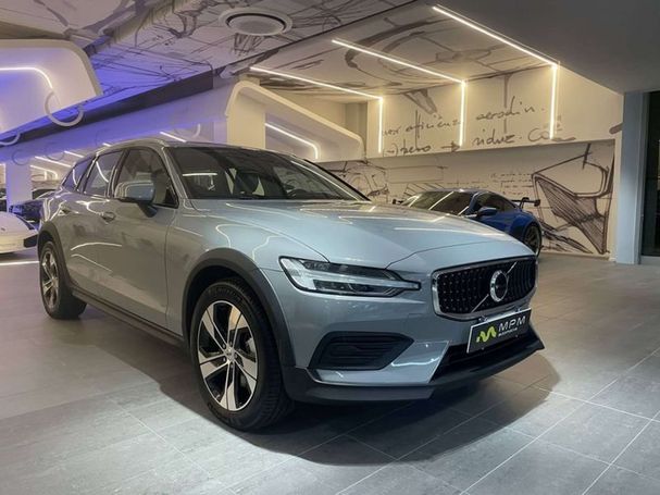 Volvo V60 Cross Country AWD B4 145 kW image number 1