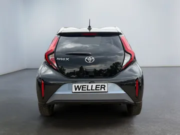 Car image 4