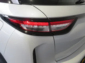 Car image 28