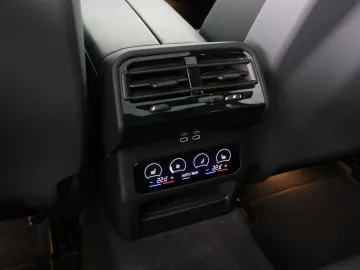 Car image 36