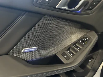 Car image 37