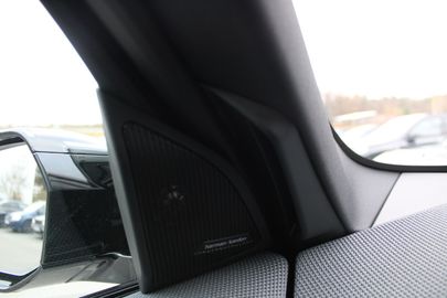 Car image 37