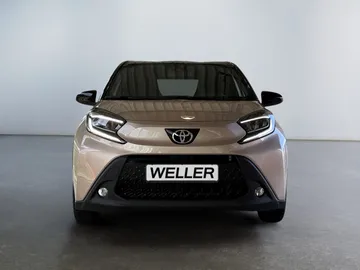 Car image 3
