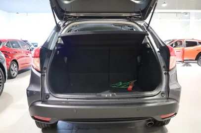 Car image 26