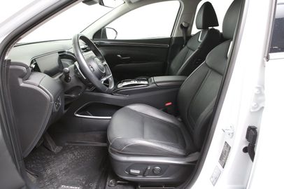 Car image 11