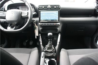 Car image 28