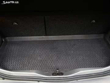 Car image 25