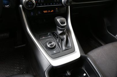 Car image 19