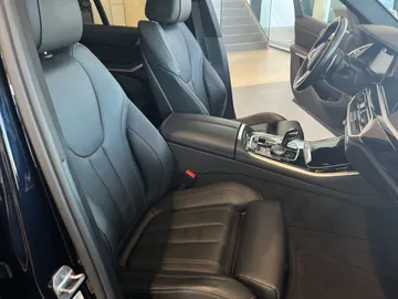 Car image 40