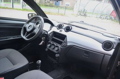 Car image 15