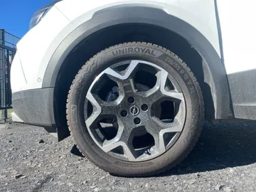 Car image 27