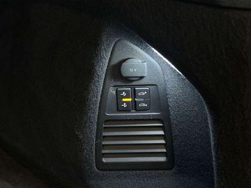 Car image 35