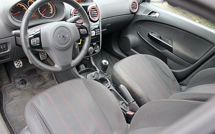 Car image 7