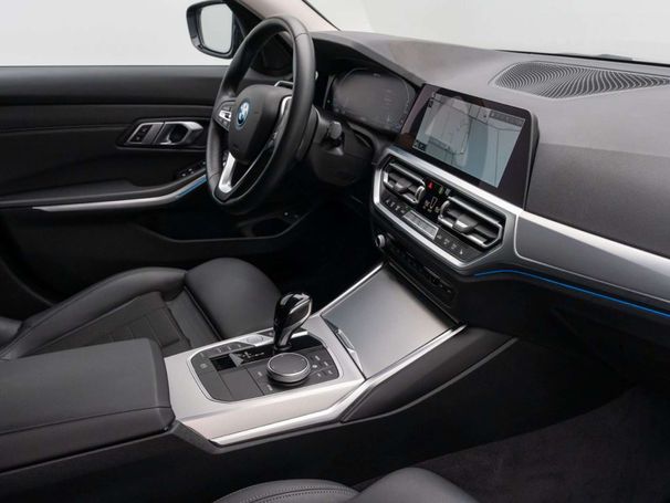 BMW 330e Touring xDrive 215 kW image number 7