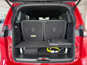 Car image 32