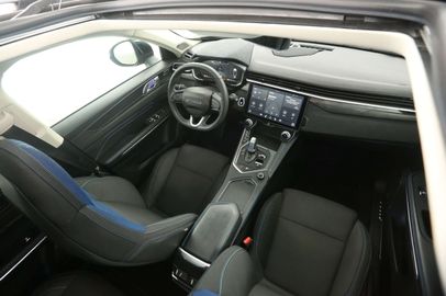 Car image 14