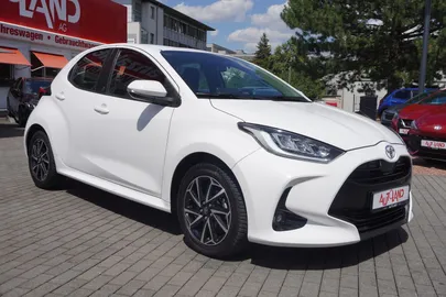 Car image 3