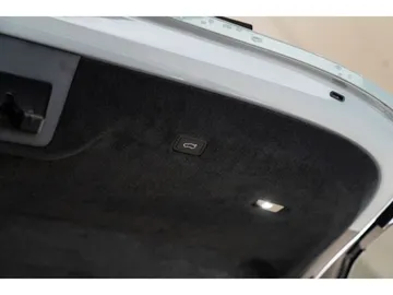 Car image 32