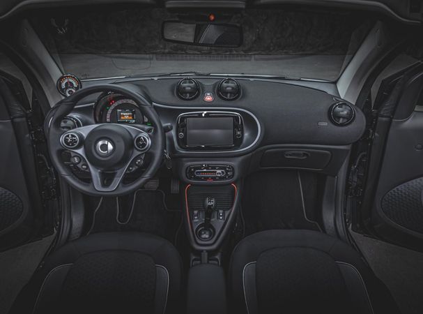 Smart ForTwo cabrio EQ passion 60 kW image number 18