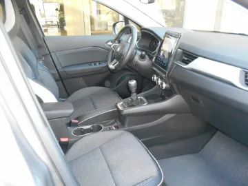 Car image 18