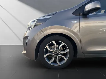 Car image 21