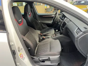 Car image 29