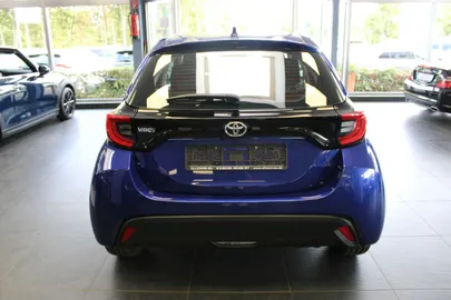 Car image 4