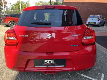 Car image 4