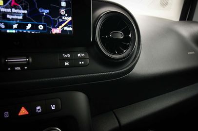 Car image 33