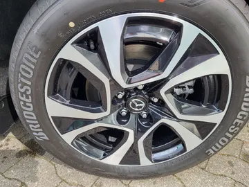 Car image 20