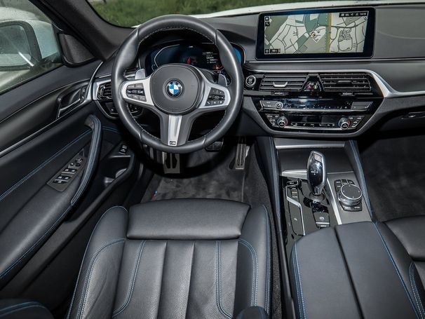 BMW 530i Touring 180 kW image number 16