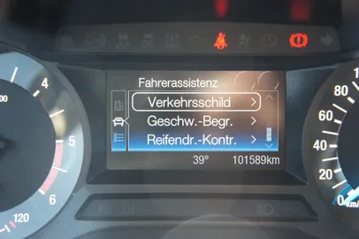 Car image 27
