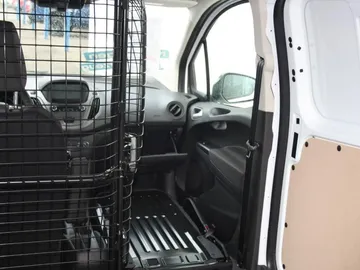 Car image 25