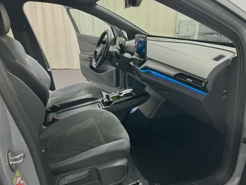 Car image 23