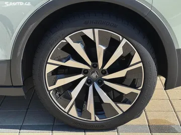 Car image 32