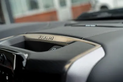 Car image 48