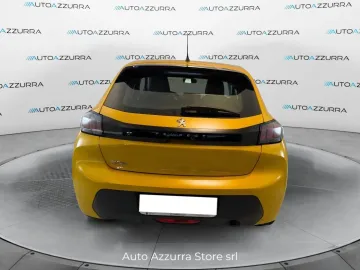 Car image 18