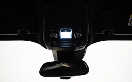 Car image 26