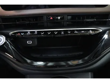 Car image 38