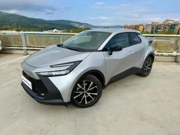 Car image 4