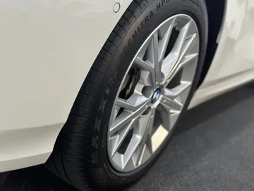 Car image 33