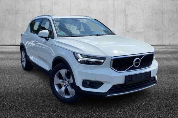 Volvo XC40 D3 AWD Geartronic Momentum 110 kW image number 2