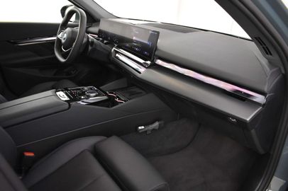 Car image 37