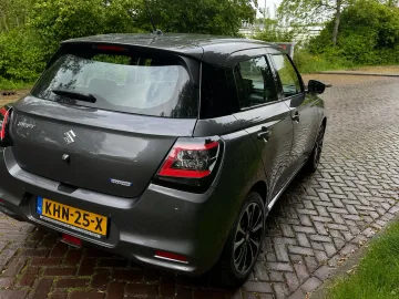 Car image 26