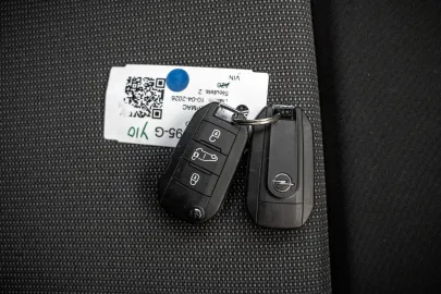 Car image 26