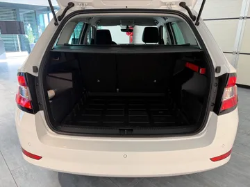 Car image 28