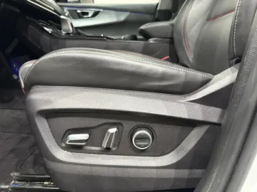 Car image 32